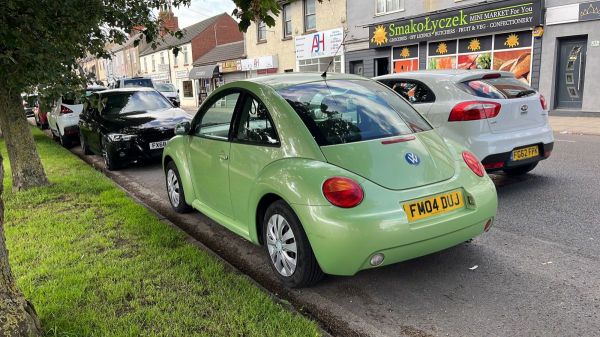 2004 volkswagen beetle 2 of 3